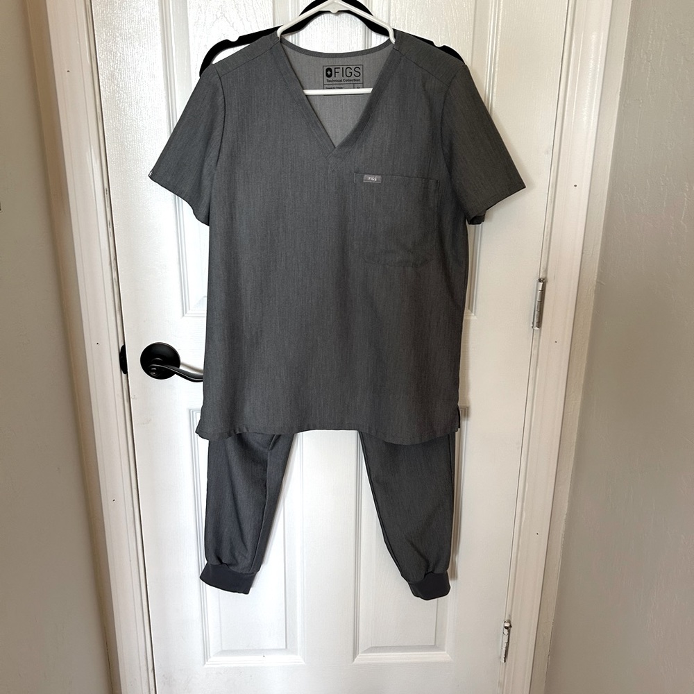 Figs scrubs: Catarina one pocket scrub top, Zamora jogger pants used/one flaw